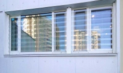 Поликарбонатные решетки на окне